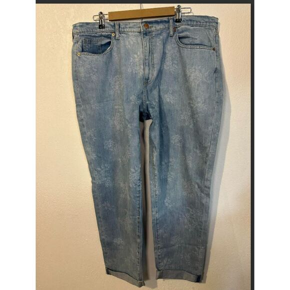 447 Universal Thread Women’s High-Rise Mom Jeans Floral Print Light Wash - Picture 3 of 4